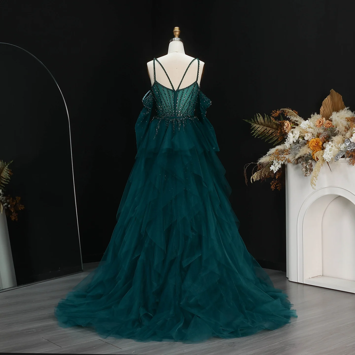 Sharon Said Dubai Grünes Abendkleid mit Spaghettiträgern, Perlen und Rüschenärmeln, formelles Ballkleid für Damen, SS123, maßgeschneidert – Detail 10
