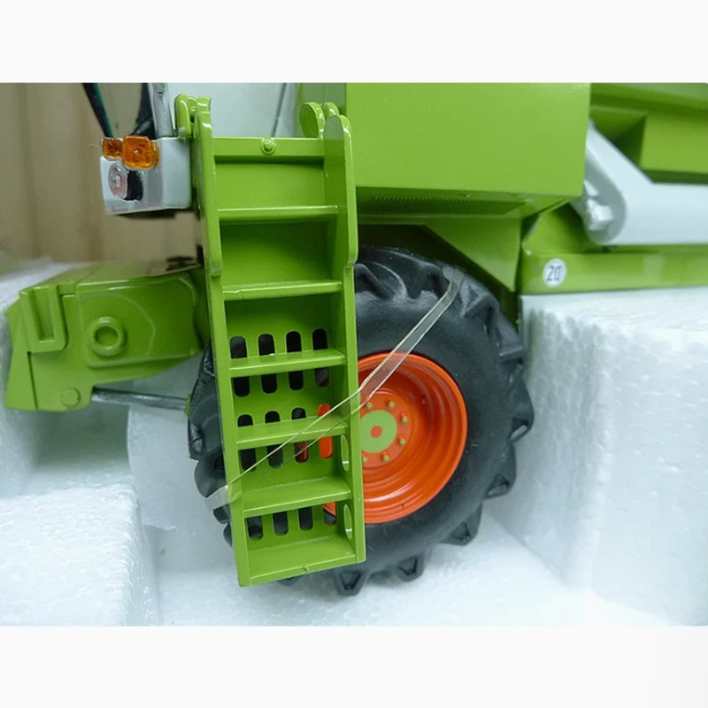 1:32 Scale Claas Combine Harvester 88 CLASSIC MAXI Alloy Tractor Agricultural Machinery Model Collection Souvenir Ornaments Toy