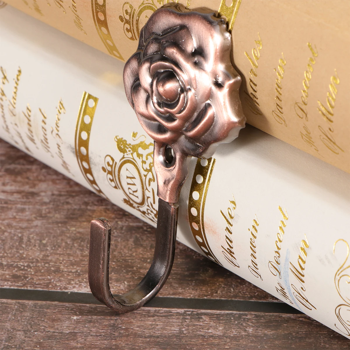

3Pairs Rose Shaped Hook Metal Door Wall Tieback Elegant Traditional Modern Room Decoration Copper Red Rose Curtain Hooks