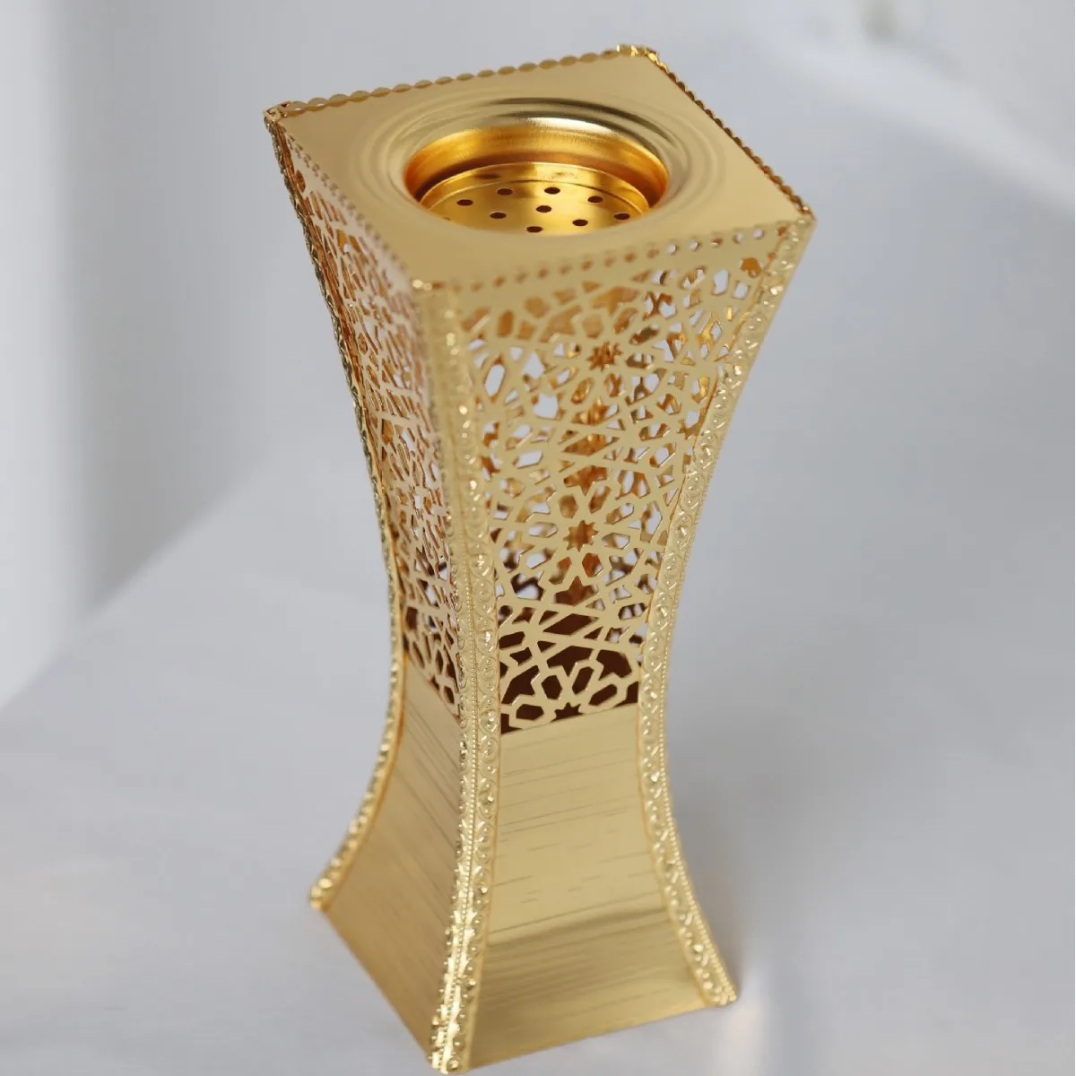 Metal Hollow Iron Art Incense Burner Holiday Aromatherapy Stove High-end Creative Living Room Decoration Ornament