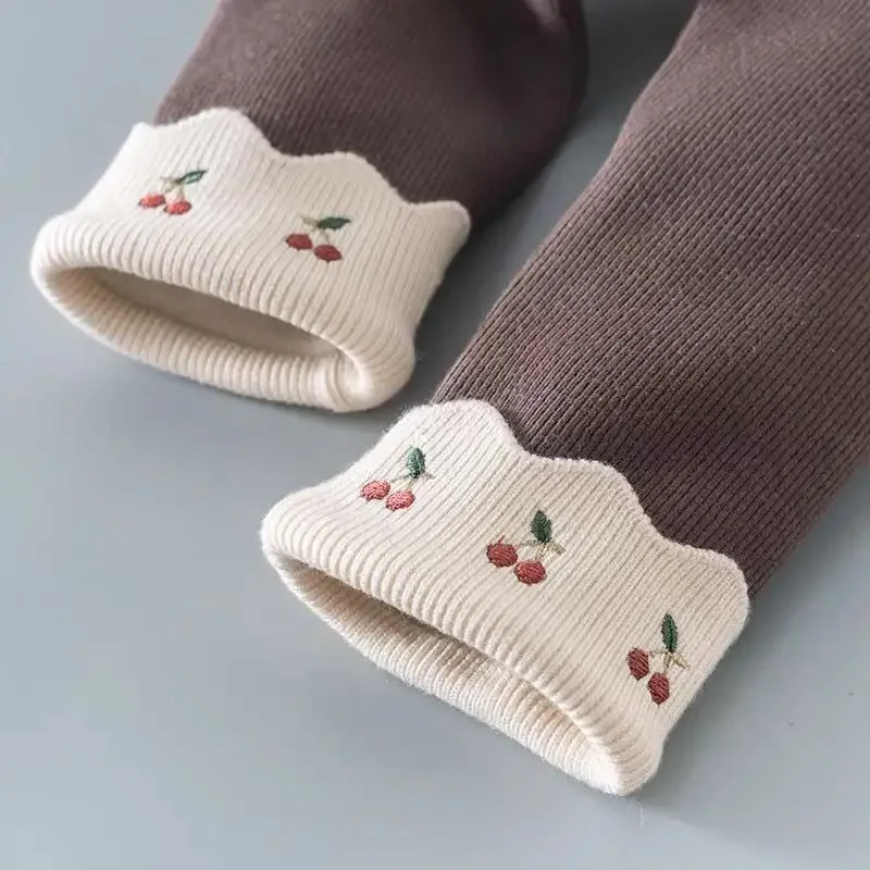 2026 Herbst Neue Mädchenkleidung Cartoon-Kirschdruck-Oberbekleidung und -Hosen Koreanische Version Einfarbige Kinderkleidung mit Fleece-Futter – Detail 26
