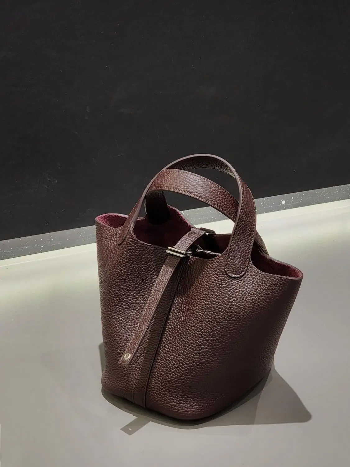 

LKG New Sle Top Layer Cowhide Leather Basket Handbag Women's oulder Crossbody Bag Soft Handheld Buet Bag Faionable