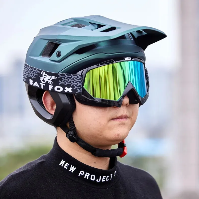 BATFOX New 3/4 Bicycle Helmet Mtb Half Helmet Mountain Bike Race Integrated Ear Protection Off-Road Cycling Helmet BMX Armor