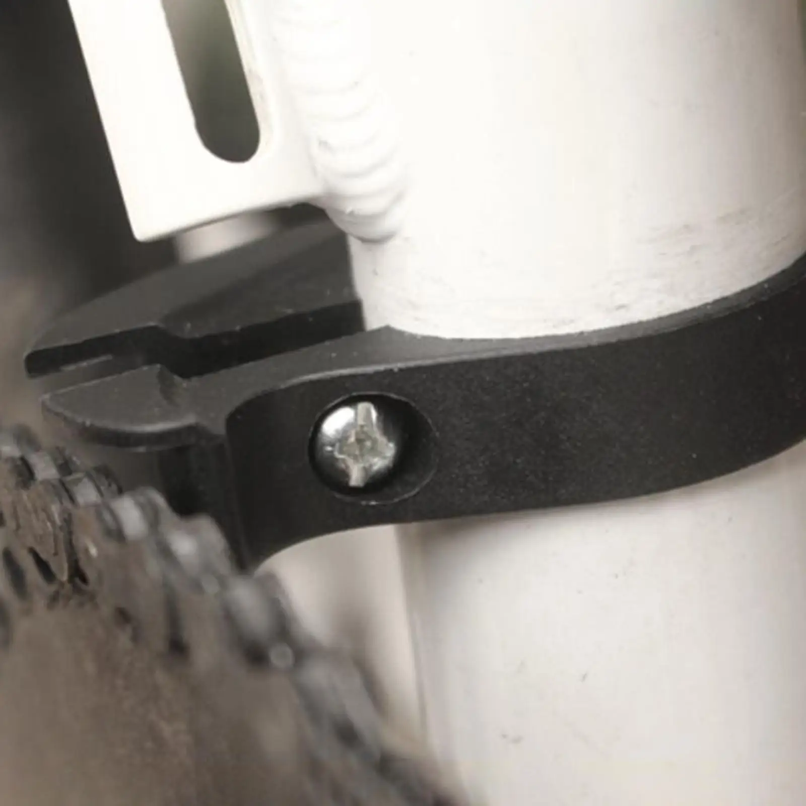 Folding Bike Chain Guide with Moulding Screw Durable Plastic Chain Squeeze Clamp for Single Speed Bicycle Use