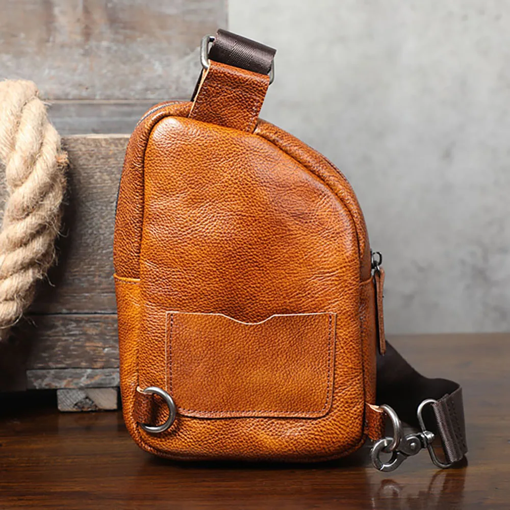 S.WORKER Handgefertigte Herren-Brusttasche aus Vollnarbenleder, Modische Umhängetasche für Telefon und Schlüssel – Detail 9