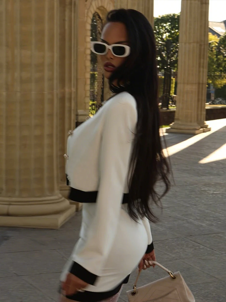 ชุดเซ็ต 2 ชิ้น Sisterlinda สำหรับผู้หญิง เสื้อโค้ทเซ็กซี่แบบกระดุมแถวเดียว + กระโปรงทรงเอวสูงผ่าข้างลายปะติด สีพีช ชุดเข้าชุดทรงเข้ารูป สวยสง่า