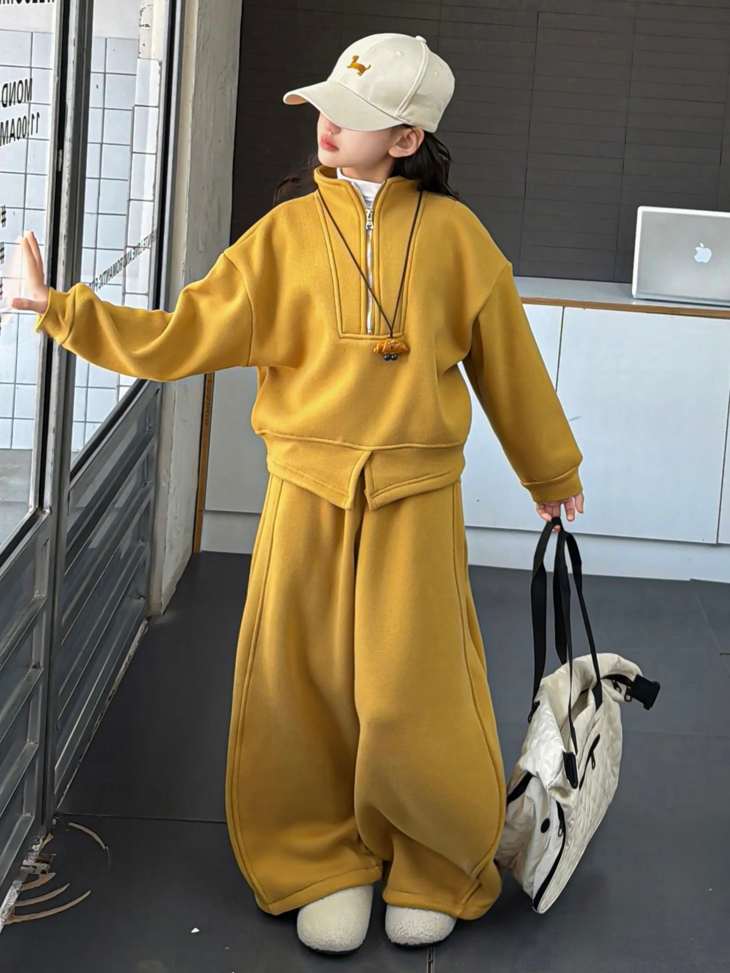 

Модный весенний повседневный спортивный комплект для девочек 2026: Новинка в корейском стиле, детский свитшот и широкие брюки, комплект из двух предметов с высокой талией