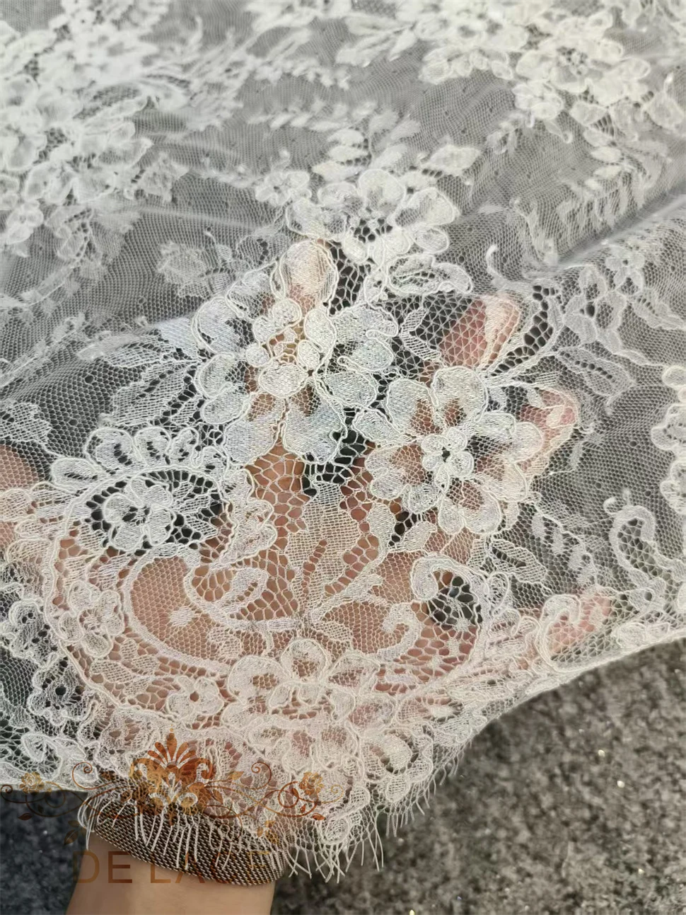 Simple Elegant Soft Chantilly Eyelash Lace Wedding Dress Hogh Quality Floral Embroidered Mesh Floral Pattern