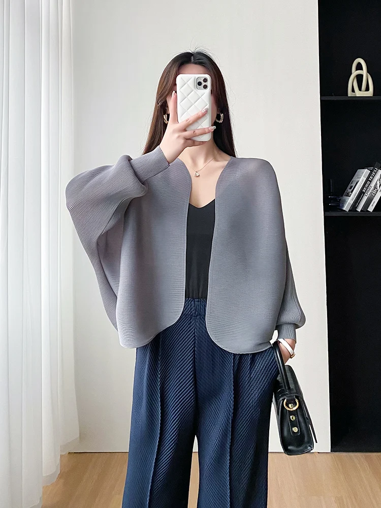 

Loose Fit Long Sleeve Women's Cardigan Jacket Pleated Simple Style Three Houses Style Spring Commute Style Polyester Fiber