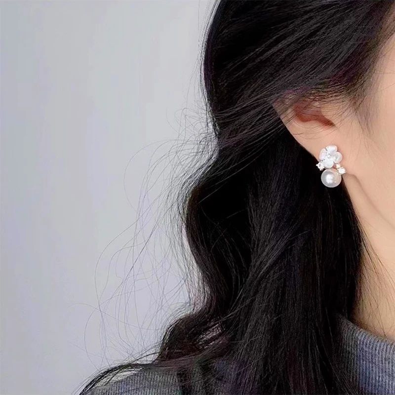 Sweet White Four Leaf Flower Zircon Pearl Pendant Stud Earrings for Women 2024 New Fashion Elegant Ladies Wedding Party Jewelry