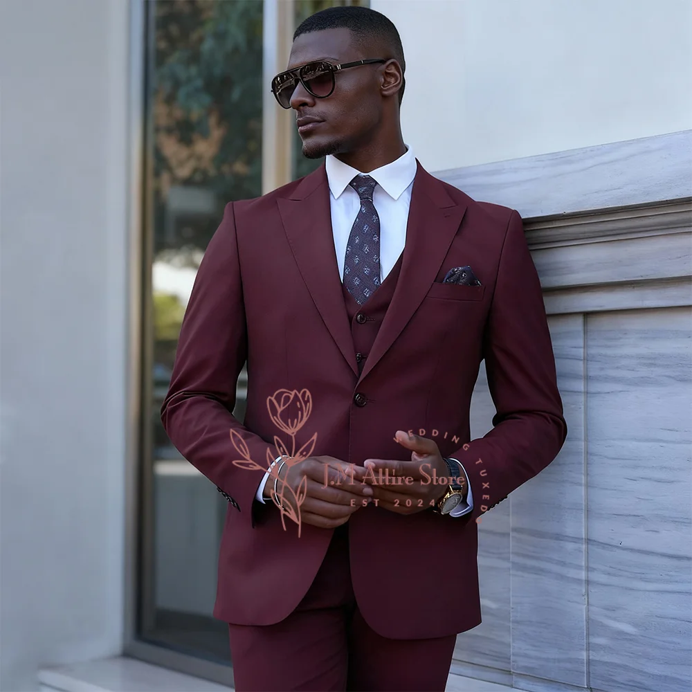 

Бордовый мужской деловой костюм, комплект из 3 предметов, куртка с остроконечными лацканами, жилет, брюки, индивидуальный заказ для свадьбы, жениха, выпускного вечера, смокинг
