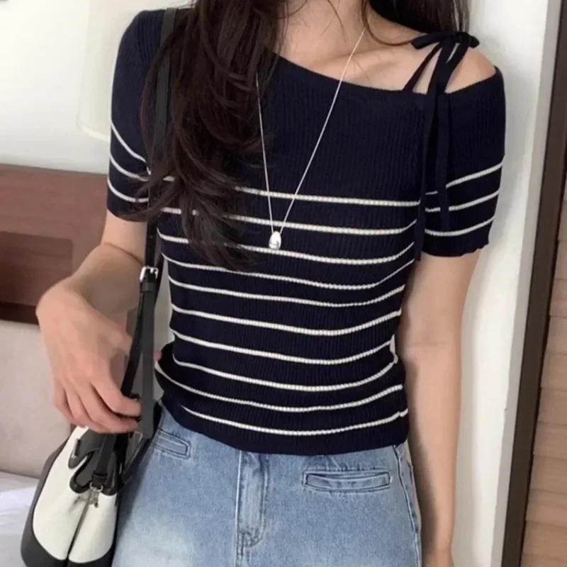 Bandażowa dzianinowa koszulka dla kobiet skośny kołnierzyk koreańska moda szykowna Topa De Mujer wiosna lato eleganckie krótkie koszulki