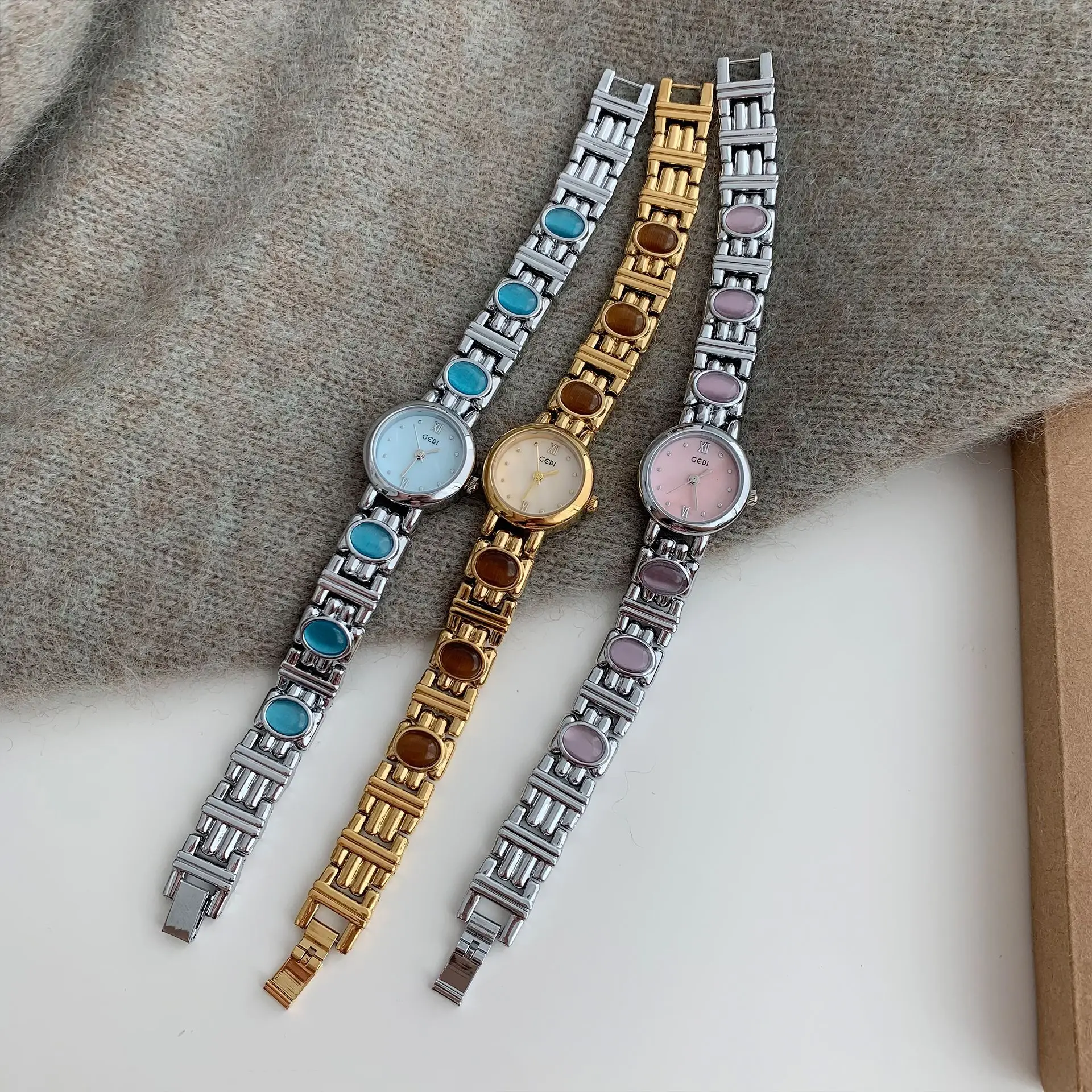 Vintage Fashion Exquisite Round Mother of Pearl Dial Bracelet Quartz Watch for Women Elegant High Sense Ladies Wristwatch