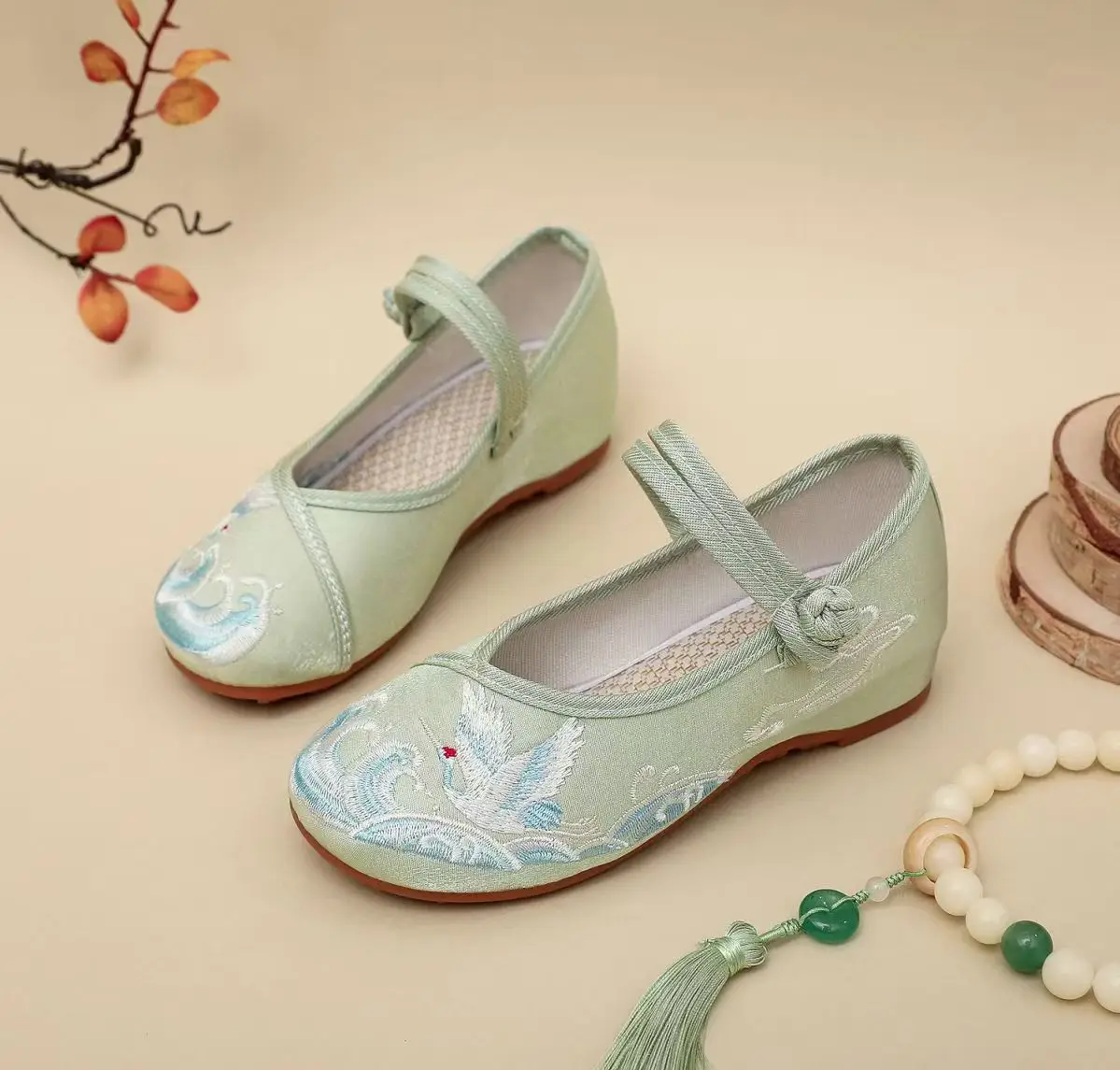 2026 New Girls Flat sole Embroidered Cloth Shoes Ethnic Style Spring Summer Soft sole Shallow Buckle Strap Round Toe Hanfu Shoes
