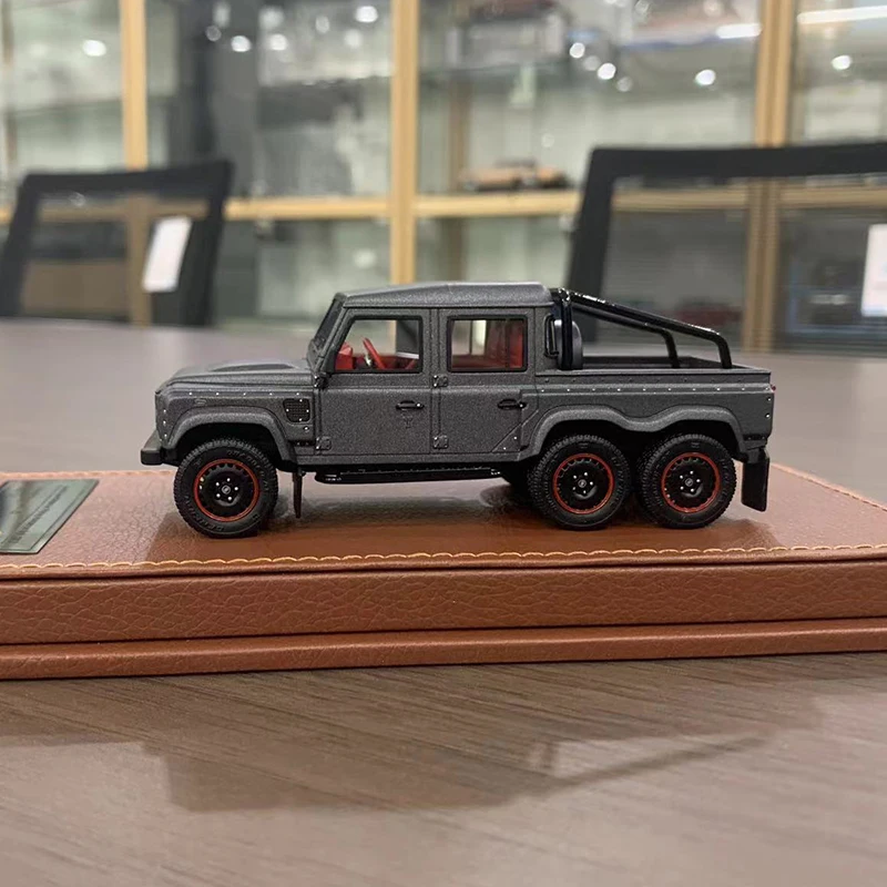 1:43 Scale Real Car Simulation Models Land Rover Defender Flying Huntsman 6x6 Pickup Resin Car Collection Toy Vehicles Model