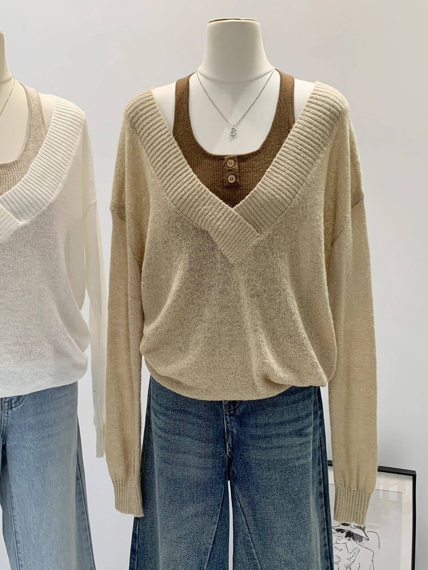 

Elegant V-Neck Knitted Sweater Women's Autumn Winter Fashion Casual Style Fake Two-Piece Neck Hanging Top Quality Bottoming