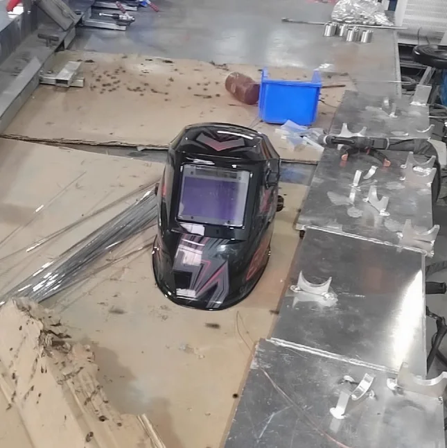 New Auto-Dimming Solar Welding Helmet Breathable High Current Spot Welding Capabilities Features Face Shield Grinding Automatic
