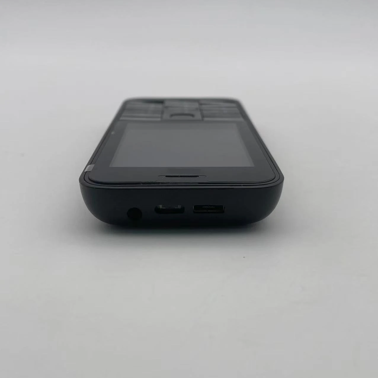 كاميرا أصلية غير مقفلة 220 بشريحتين 2.4 بوصة 1100 مللي أمبير في الساعة 2 ميجابكسل MP4 بلوتوث شحن سريع للهاتف المحمول بحالة جيدة