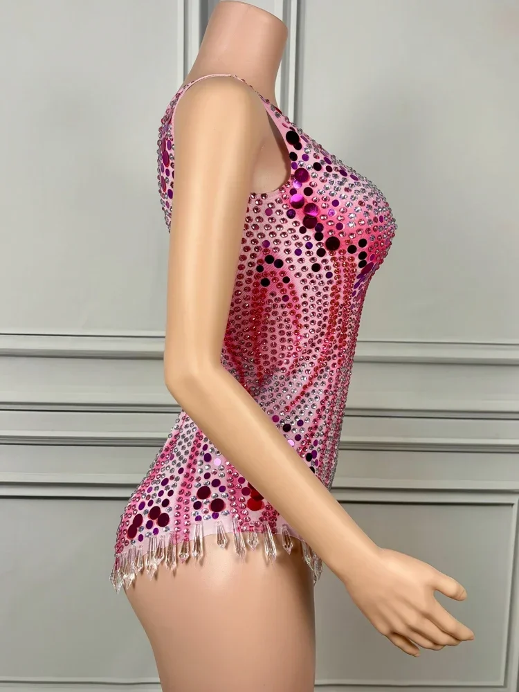 Tuta da donna Sexy con strass rosa brillante decorazione con paillettes circolari body Party Show servizio fotografico Wear Sing Dance Stage