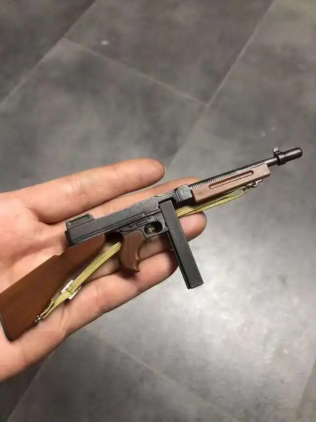 Pistola mitragliatrice Thompson in plastica in scala 176 Modello della Seconda Guerra Mondiale Pistola giocattolo soldato dell'esercito americano per giocattolo Action Figure