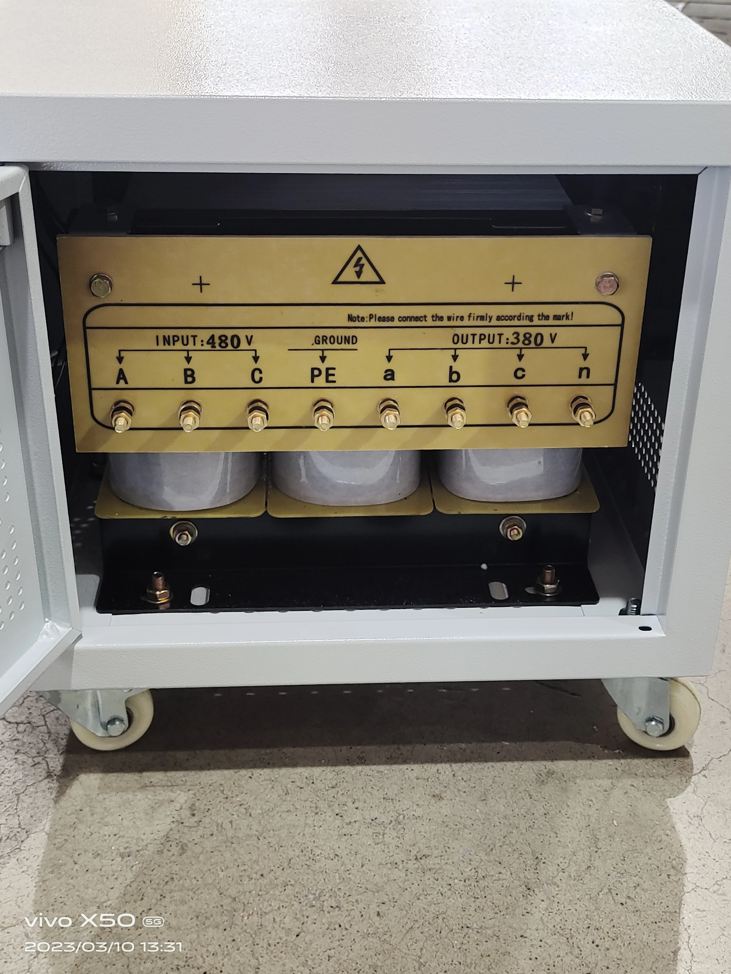 Dry Type Three Phase 120V 220V to 240V 380v 440V 415V Step up Down Power Transformer 10KW 20KW 30KW 40KW 3 Phase Transformer view 2