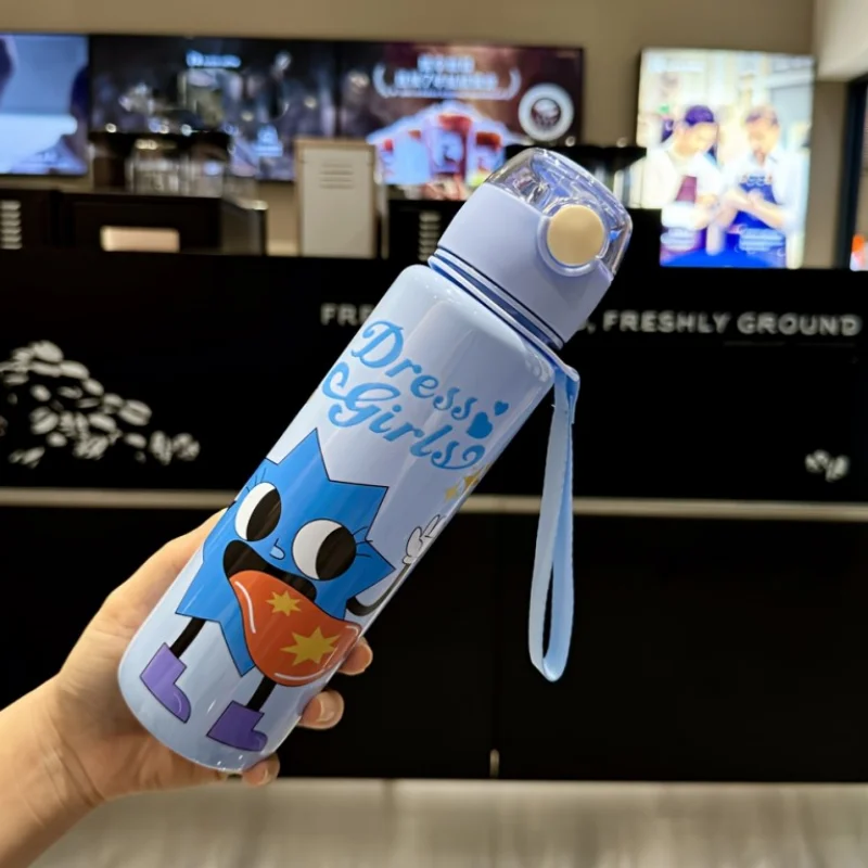 Botella de agua de dibujos animados de 700ML para niños con pajita, artículos para beber portátiles a prueba de fugas para viajes escolares, regalo para niños, perfecto para vacaciones
