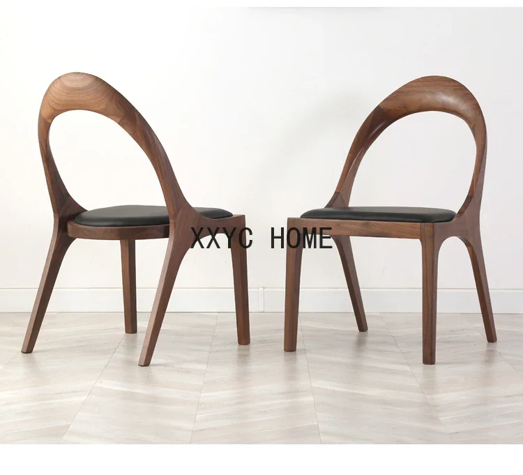 イタリア北欧クラシックホーム北米ブラックウォールナット無垢材ラウンドテーブルレストランダイニングテーブルと椅子セット