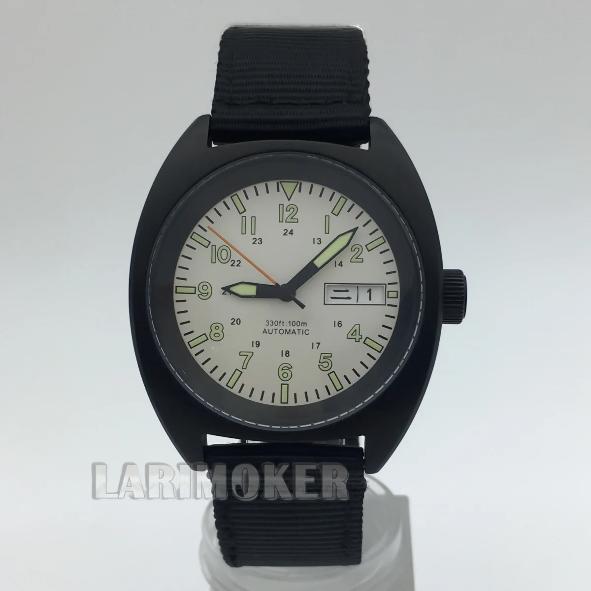 36mm 39mm パイロットウォッチ スタイリッシュなメンズ ナイロン ストラップ ドーム型コーティングされたガラス 日付窓ダイヤル NH36 ムーブメントに適しています