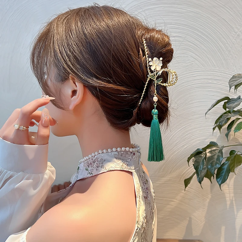 Ancient style tassel flower clip, super fairy temperament shark clip on the back of the head, high-end hair accessory