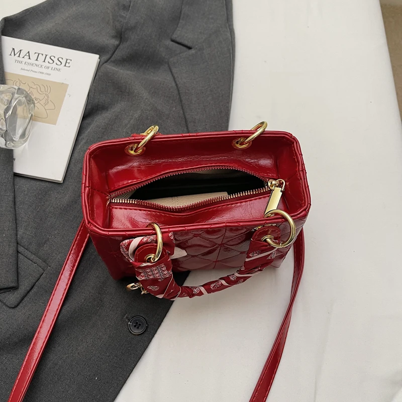 حقيبة يد حمراء للنساء العلامة التجارية الشهيرة الكلاسيكية مبطن تصميم حقيبة يد المرأة محفظة الكتف بولي Leather حقيبة كتف جلدية حقيبة كروسبودي الإناث