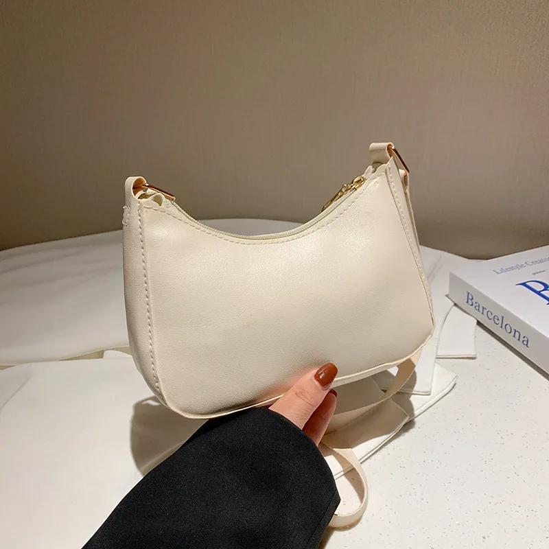 Una borsa da donna alla moda sotto le ascelle in vendita