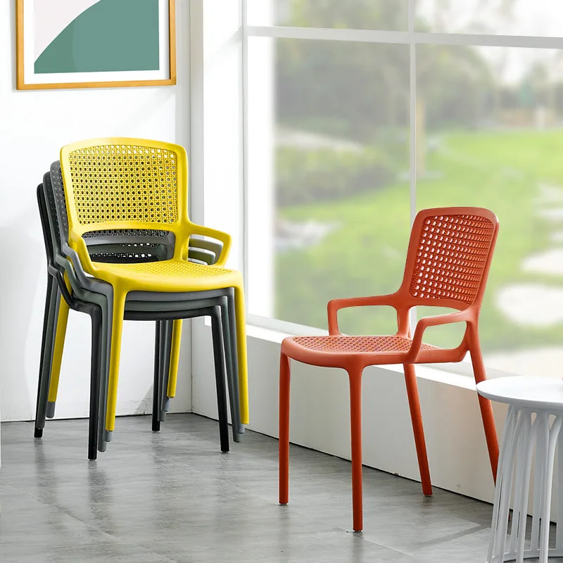 

Hot Top One-piece Molded Plastic Chair for Events Wholesale Cheap Price Outdoor Stackable Cafe pp Plastic Dining Chair