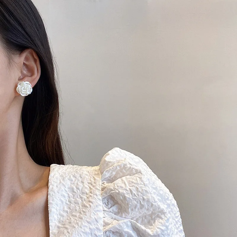 Korean Asymmetric Flower Earring Imitation Pearl Rose Stud Earrings Elegant Cheap Earring For Woman Wedding Fashion Jewelry Gift image 3
