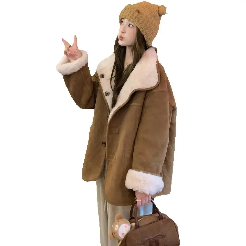 معطف من قطعة واحدة من جلد الخراف والفراء على الوجهين للنساء لشتاء 2025 نمط جديد سميك من جلد الغزال الدافئ والفراء الصديق للبيئة