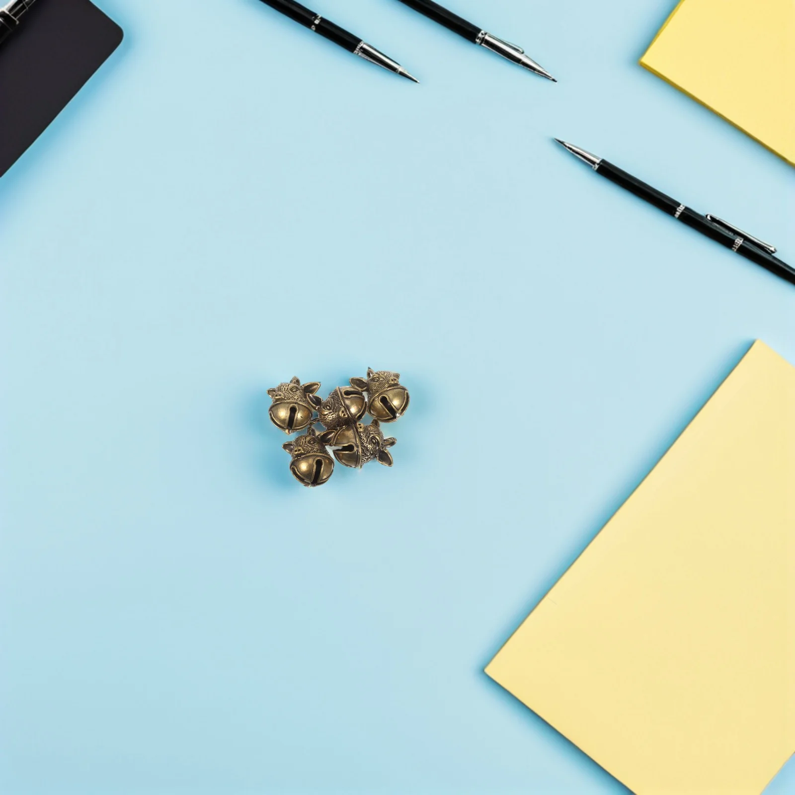 

5Pcs Pig Head Brass Animal Bells Vintage Zodiac Charms for Keychains Backpack Decorative DIY Crafts Pendant Bell for Bags