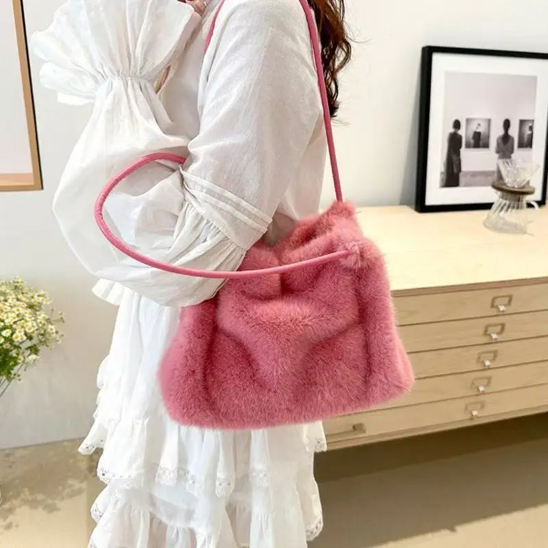 

2023 Новая стильная большая сумка из меха норки — модная и универсальная сумка через плечо, повседневная сумка в корейском стиле для Instagram.