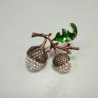 SKEDS Fashion Rhinestone Pine Tower Enamel Pinecone Brooches Men Women\'s Alloy Plants Weddings Banquet Party Oak Acorns Brooch