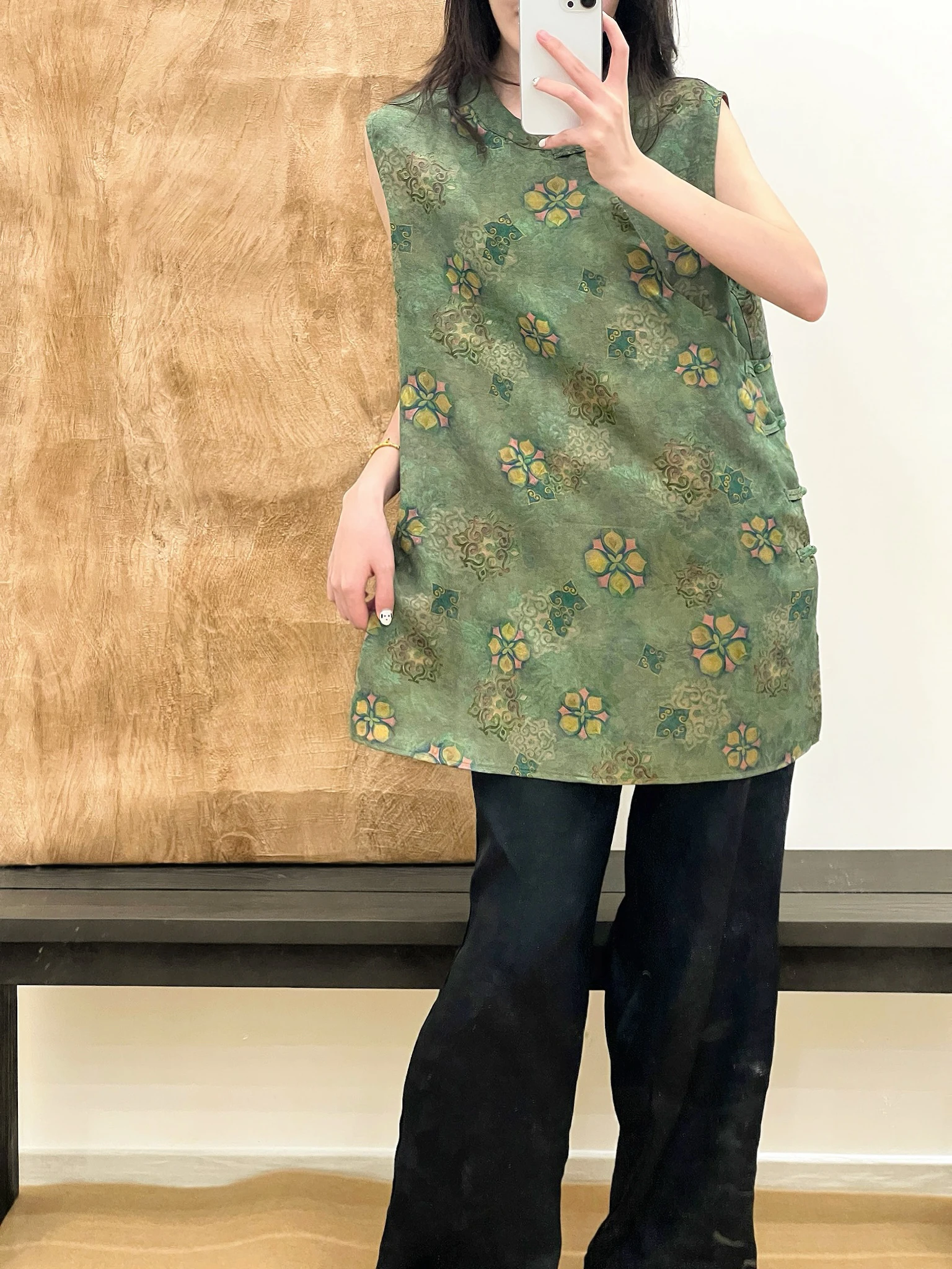 

New Chinese Sle Silk Vest Fraant Cloud Silk Red Cloud Silk Traditional Floral Pattern Stand Collar Single Button