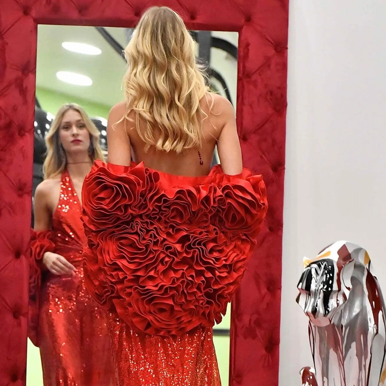 Incredibile giacca da donna con fiori fatti a mano rossi graziosi per festeggiare giacca femminile floreale mantello capispalla giacca da sposa