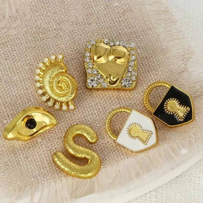 Vintage Metal Button Artistic Eye Heart Shaped Decorative Buttons For Clothing Bags DIY Craft Accessories
