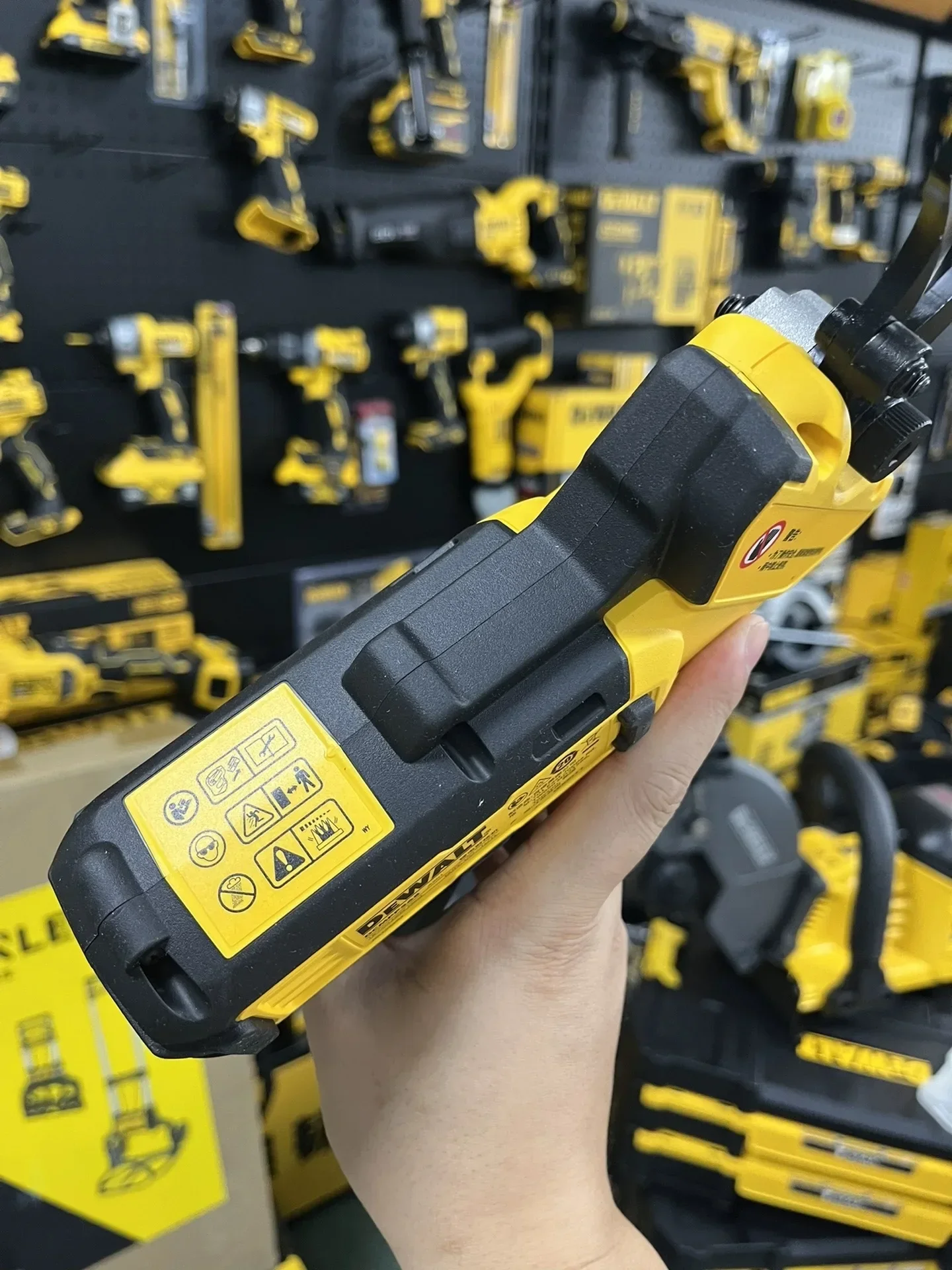 New DEWALT DCPP568 rechargeable pruning machine 20V cordless garden outdoor 38mm pruning shears bare machine only