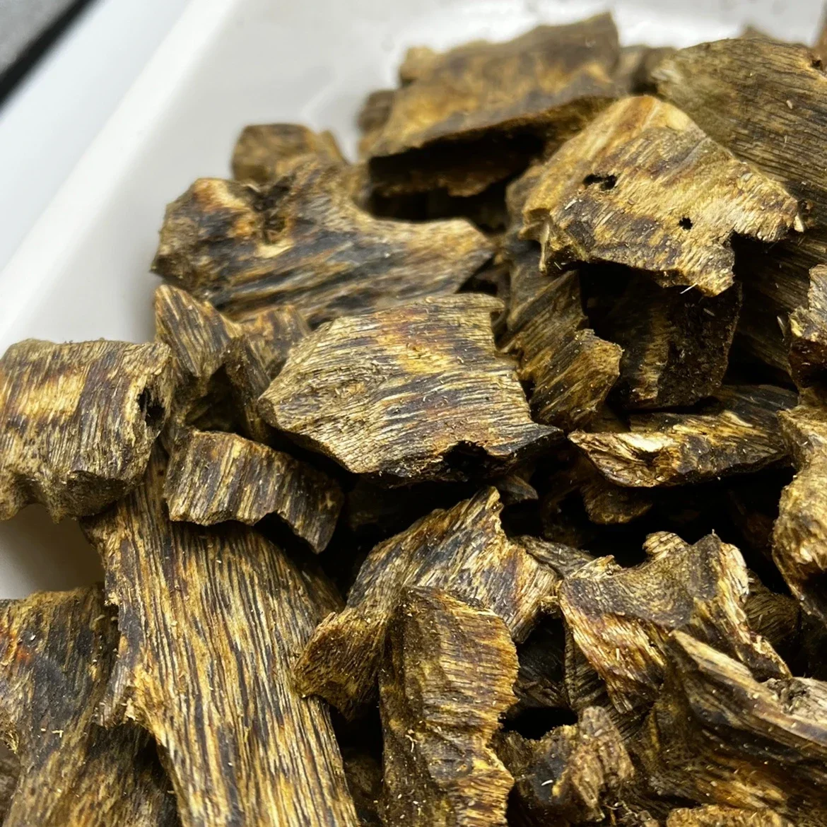 500g  Lot High Grade Natural Qi Nan nine points sink Small Oud Chip Underwater Wood Oud Full Resin  Free Shipping