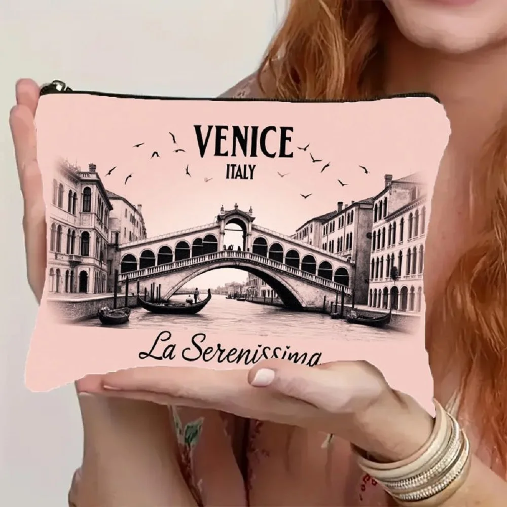 1 Piece Venice Italy Rialto Bridge and Grand Canal Cosmetic Bag - Multifunctional Zipper Pouch for Women, Perfect Travel Zipper Storage Bag, Fun Birthday Gift