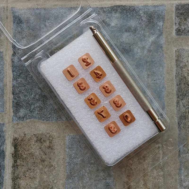 

Набор кожаных дыроколов, 10 предметов, маркировка даты 6 мм, гальваническая красная медь с удерживающим стержнем