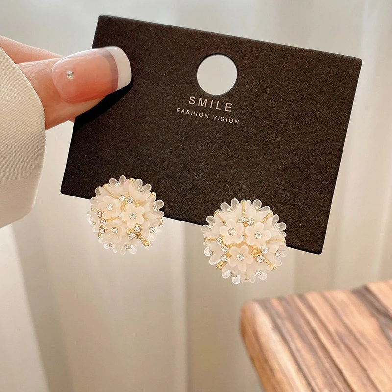 Pendientes Vintage elegantes de circonita con flor blanca para mujer, accesorios de joyería para fiesta, regalos exquisitos para vacaciones