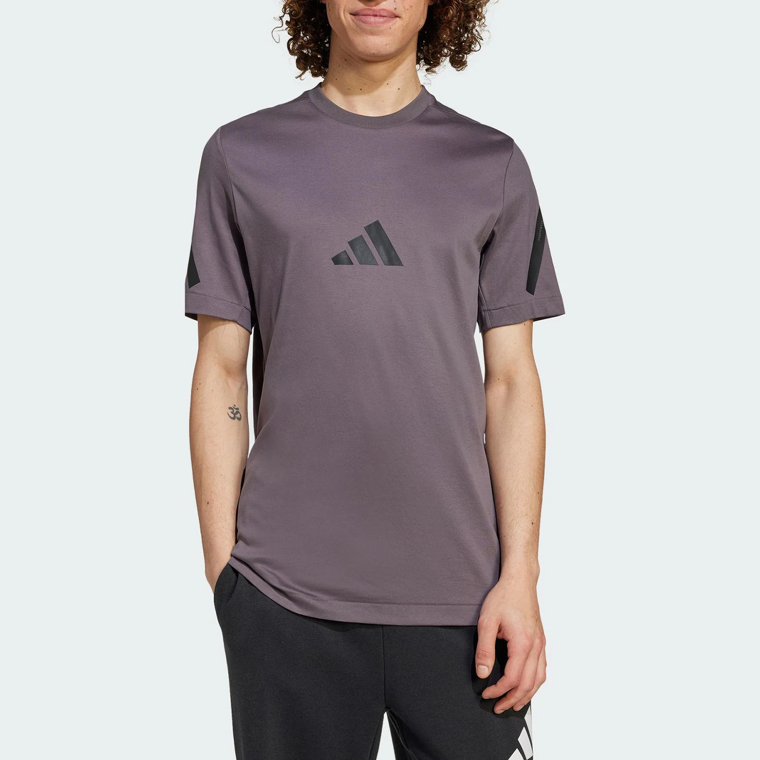 

Оригинальная весенняя новинка Adidas, мужская дышащая трикотажная футболка с круглым вырезом и короткими рукавами JC7924