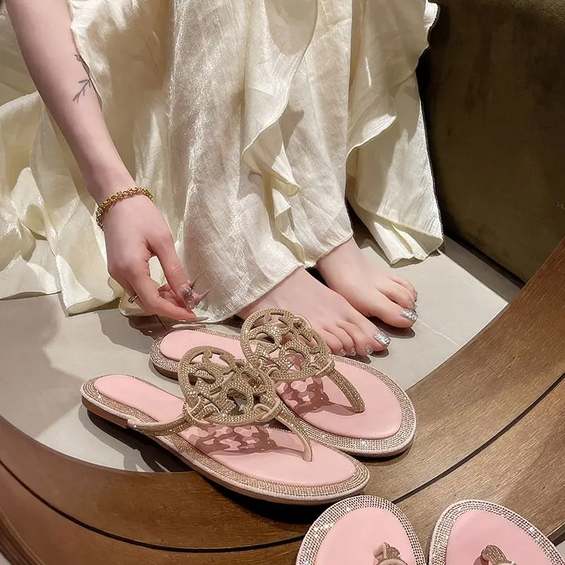 Chanclas de lujo con incrustaciones de diamantes para mujer, zapatos planos informales con remaches, estilo de vacaciones en la playa, 2024