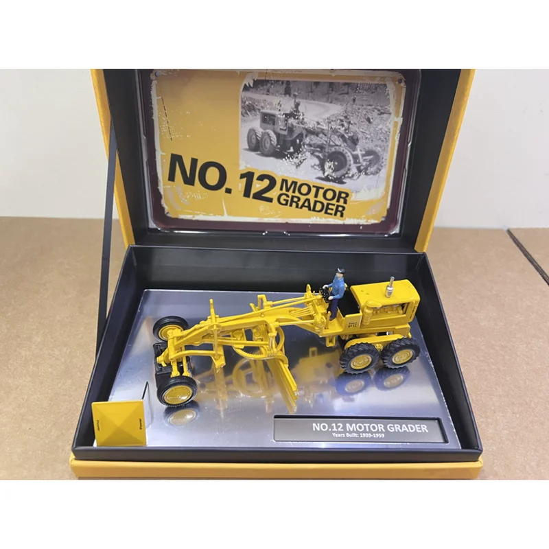 DM Diecast 1:50 Scale NO.12 Self-propelled Grader Alloy Engineering Vehicle Model 85761 Collection Souvenir Static Display