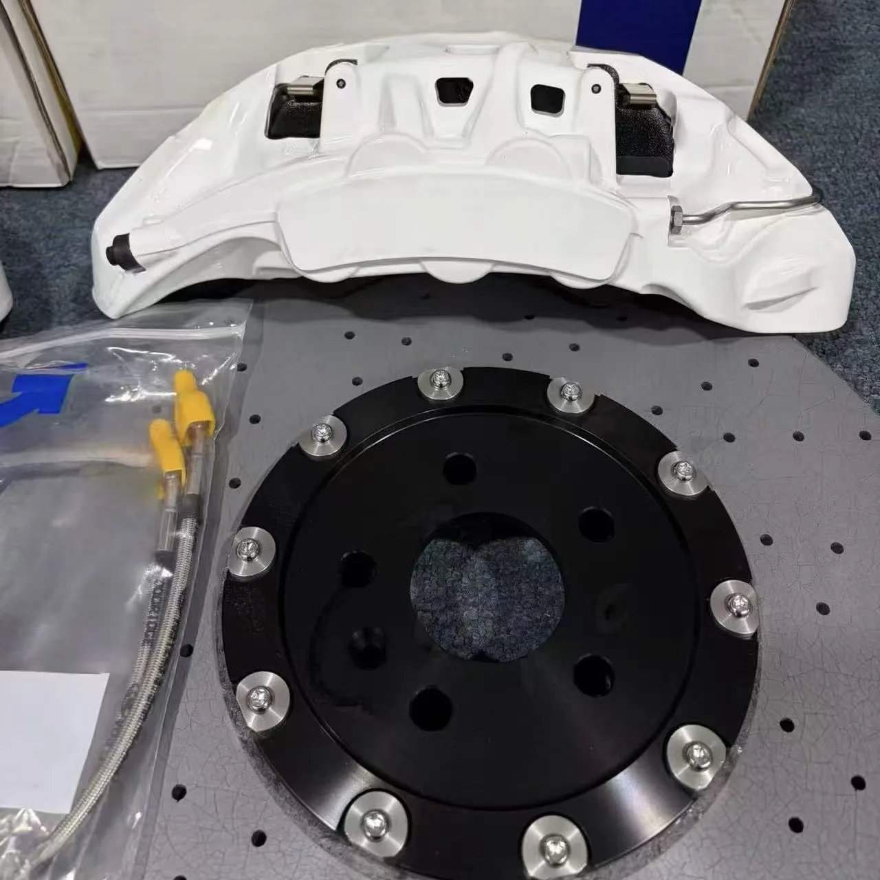 

Auto Big 10 Piston Brake Caliper Brake Set Customizable Color Style logo for 911 2020 A5 A6 A7 A9 C7 RS8 RS