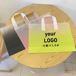 Minimum order of 50 pieces Gradient color plastic bag Thickened frosted handbag High-end gift clothing shopping bag printed logo
